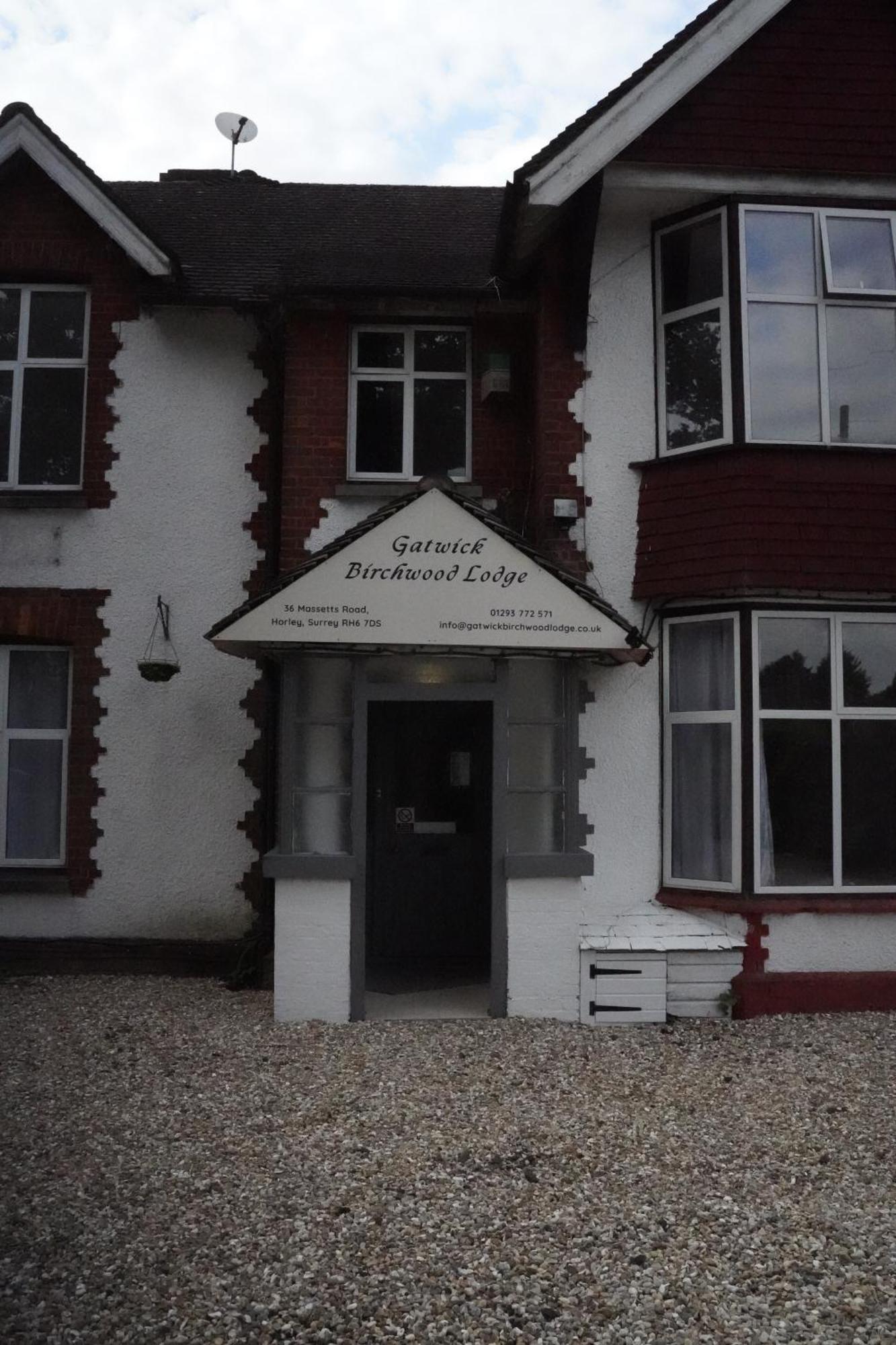 The Lodge By Birchwood Horley Exterior photo